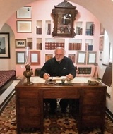 author_photo